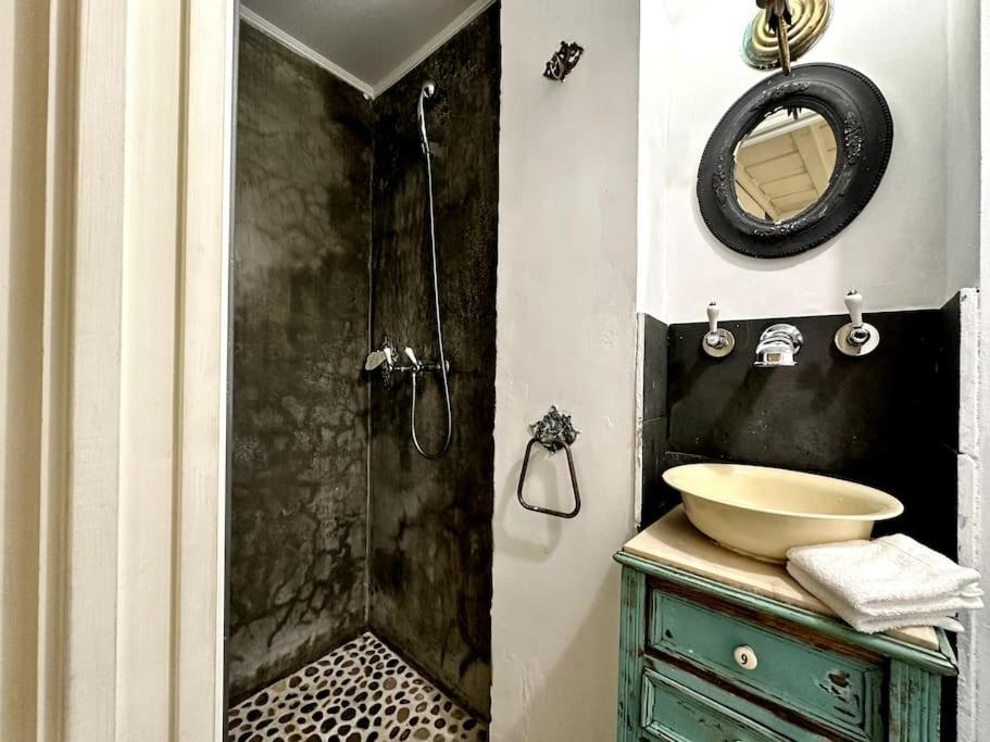 Budget 2 Bed In Bica W Air Con - Belle Epoque Lissabon